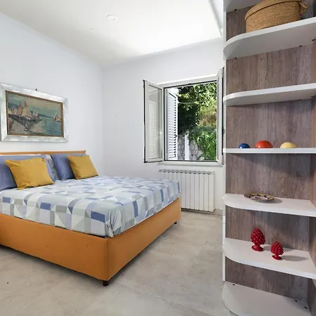 - Domus Franca Villa Massa Lubrense